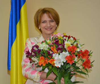 Къырым  Мухтар Джумхуриетинде Украина Президентининъ Даимий Векилининъ ” Артек ” Халкъара бала  меркезининъ 92 йыллыгъы мунасебетинен хайырлав