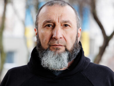 Qarşılıq / Спротив: Іса Акаєв