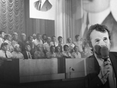 1993 р. в Сімферополі був ухвалений пакет документів про вступ до Організації непредставлених в ООН народів та націй